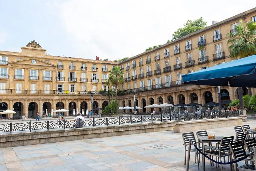 Spacious With Parking In Casco Viejo Bilbao